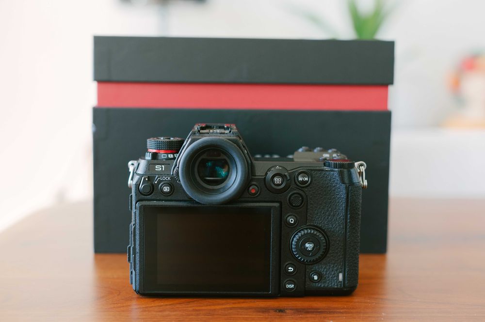 Panasonic S1 com extensão V-Log - 6378 disparos