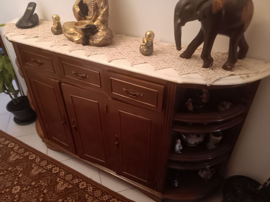 Vendo sapateira c/ tampo em pedra marmore e espelho