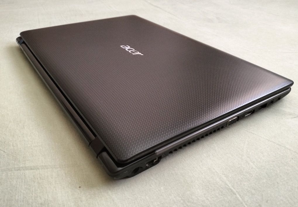 Acer 5560 четыре ядра /ram 8/HDD 320/батарея 1 час