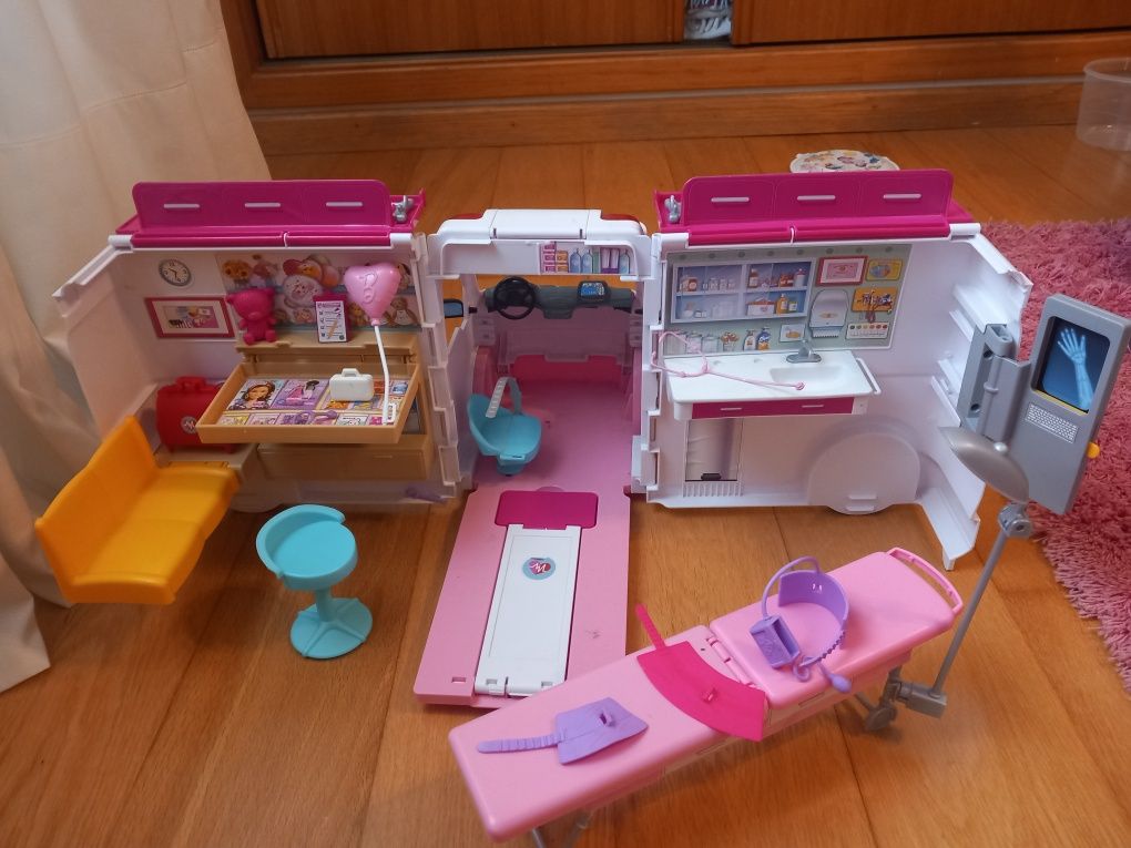 Ambulância da Barbie com acessorios