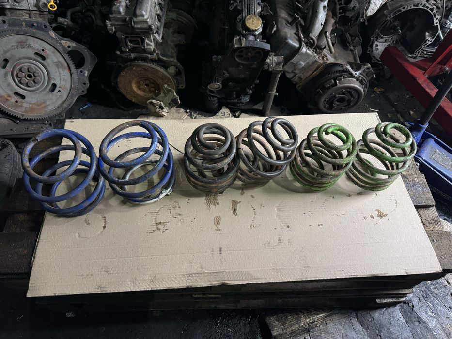 Задні пружини для заниження автомобіля