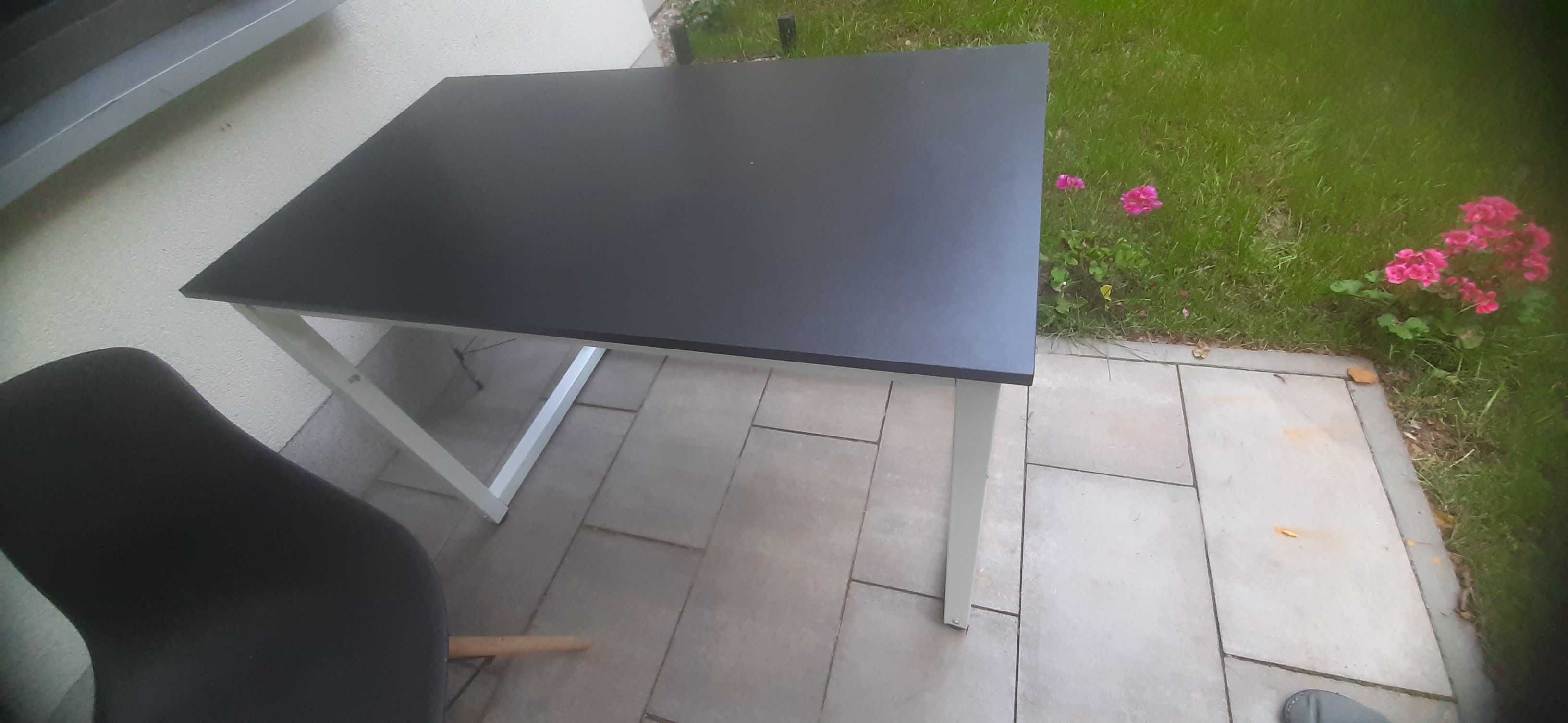 Biurko do komputera ze stalowymi nogami wytrzymałe