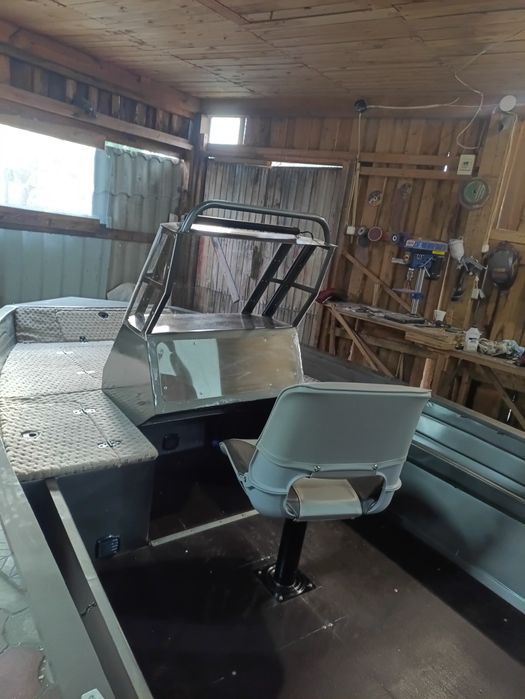 Продам моторний човен