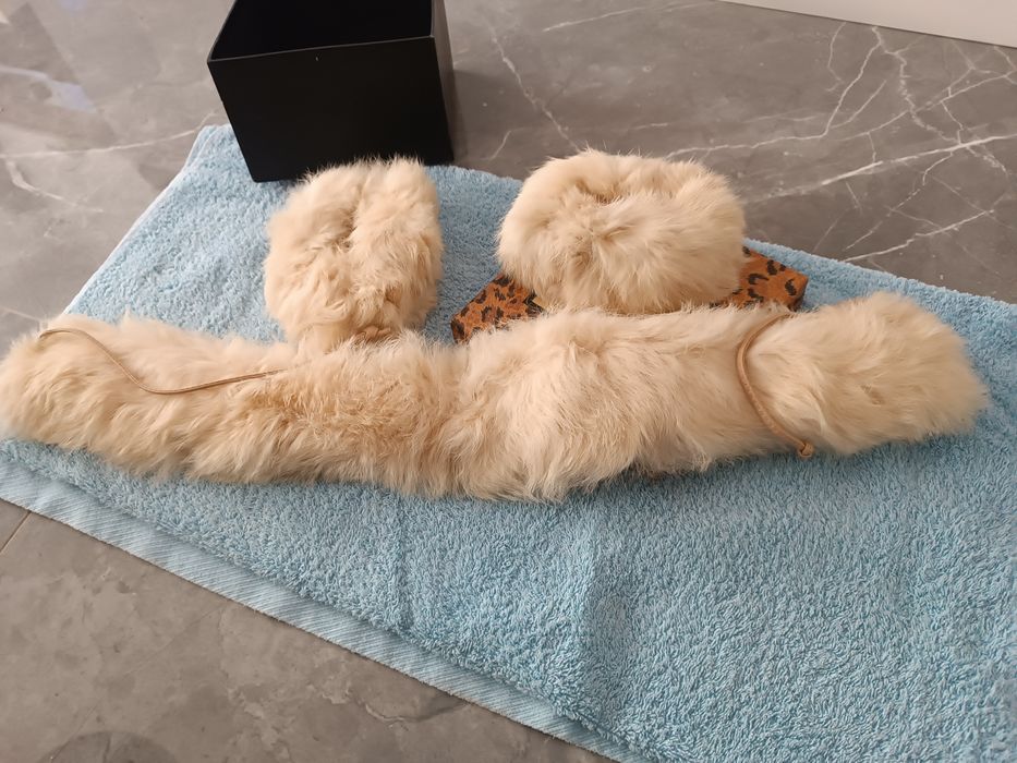 Gola e punhos de pêlo de Coelho