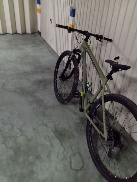 Bicicleta de montanha seminova, tamanho L, aro 29