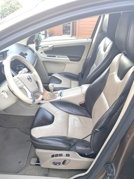 VOLVO XC 60 2.0 5D AWD SUMMUM 2010