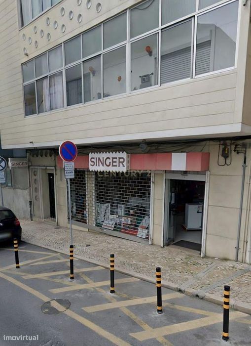 Espaço Comercial na Cova da Piedade / Almada