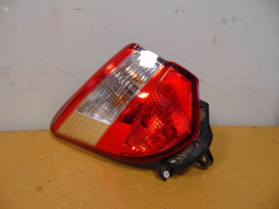 LAMPA TYLNA LEWA ślizg TOYOTA YARIS III LIFT 2017-2020