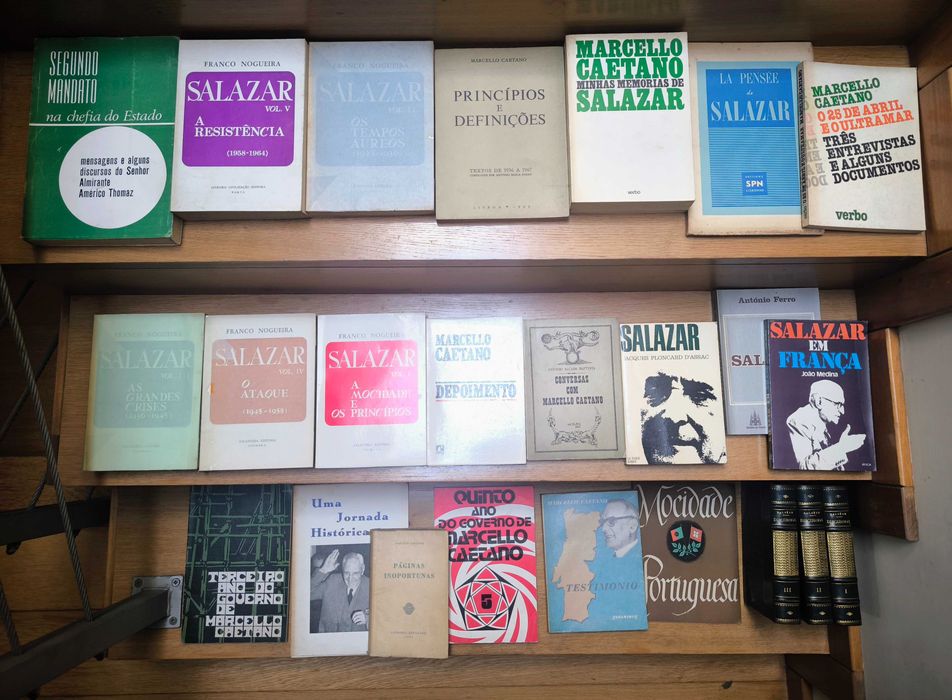 Lote Livros, Revistas e Jornais sobre o Estado Novo / Salazar