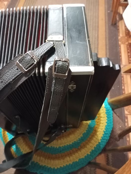 Продам срочно гармошка гармонь