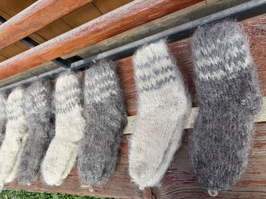 Вовняні шкарпетки , капці з овечої шерсті
