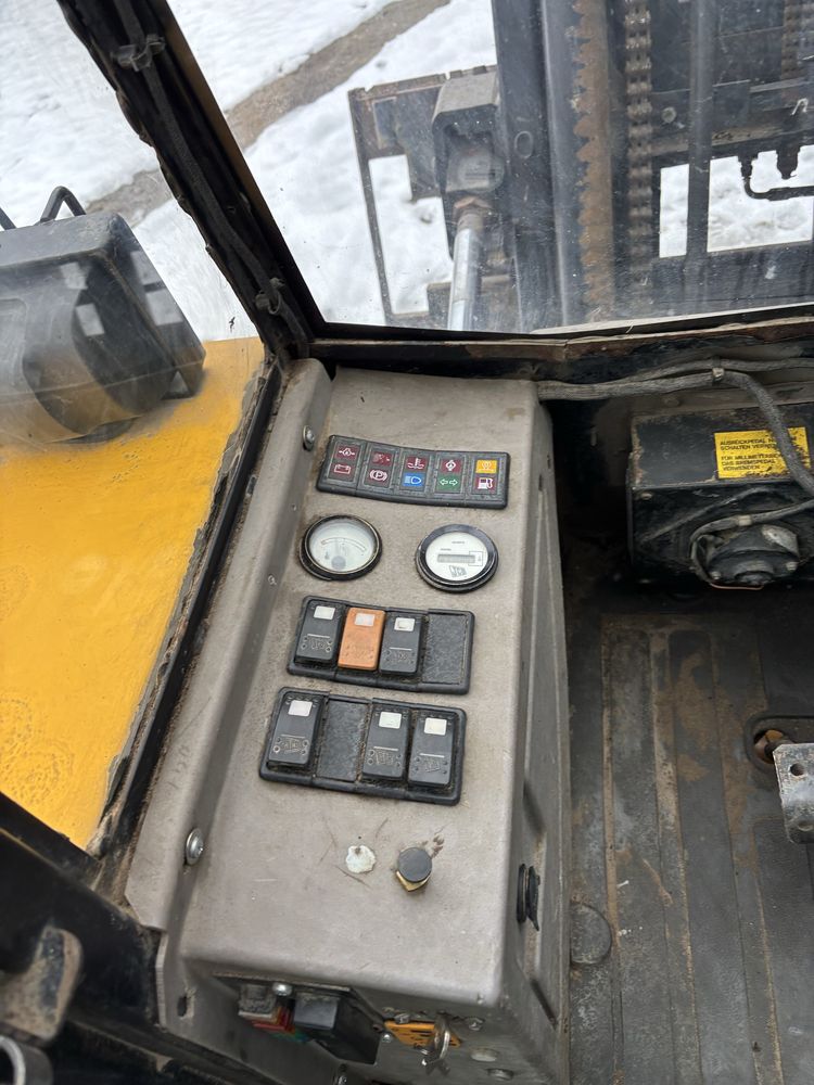 Wózek widłowy JCB 930 4x4 triplex, przesów boczny karetki, udzwig 3t