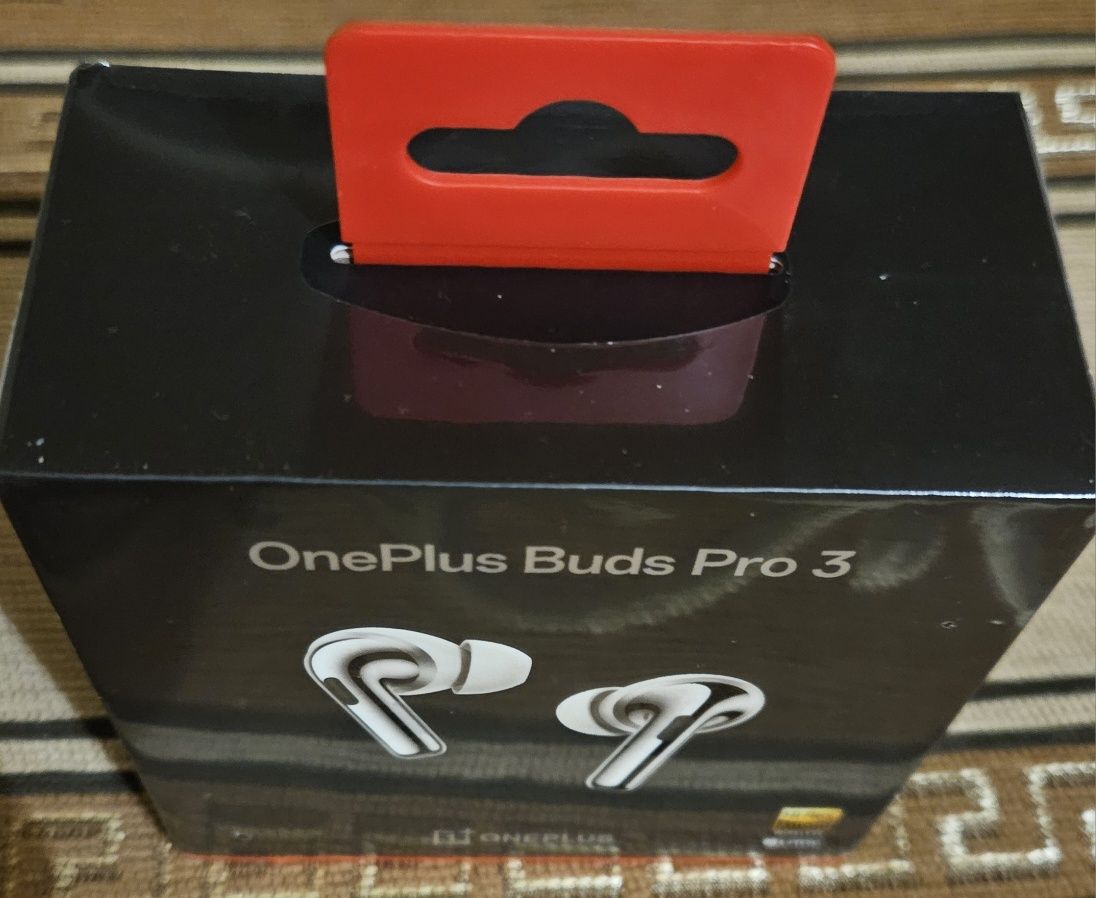 OnePlus  Buds 3 Pro.Колір Lunar Radiance,Midnight Opus