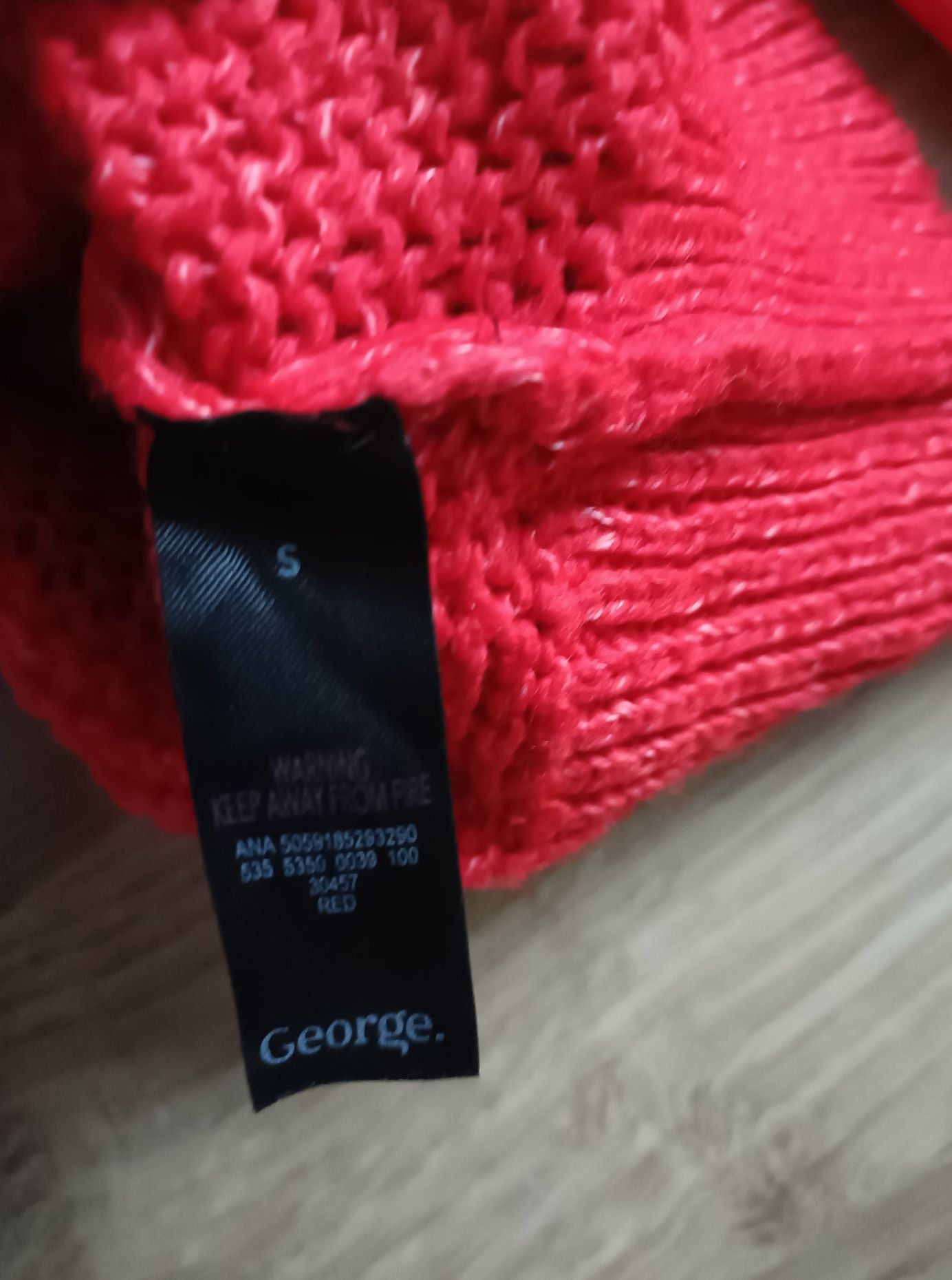 Sweter damski elegancki czerwony ns na święta z bufkami George S M