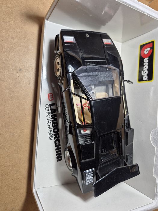 Model 1/18 lamborghini countach burago