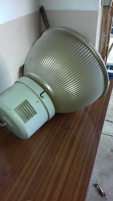 4 Lindos e grandes candeeiros industriais