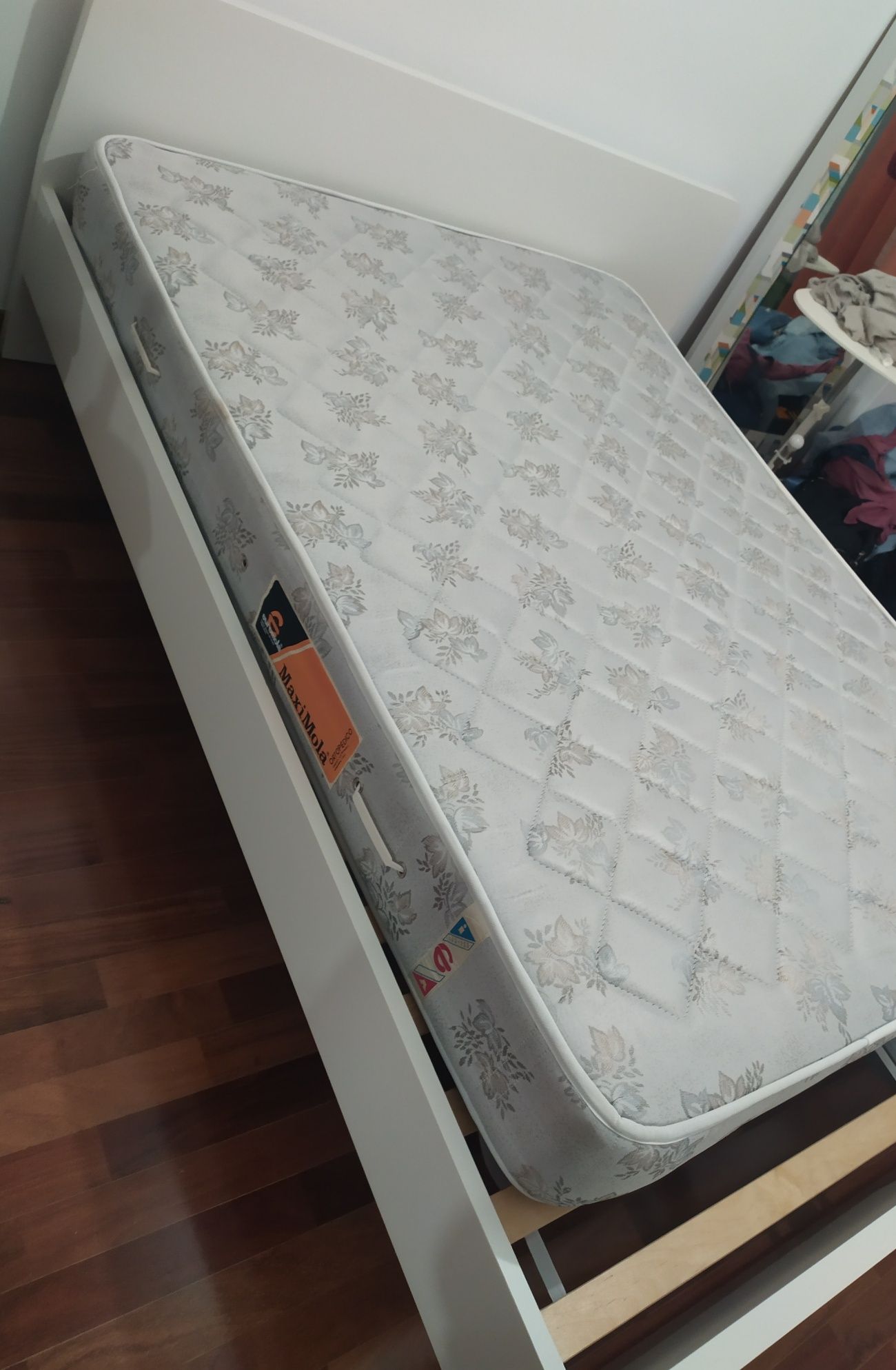 estrutura de cama branca com estrado 160x200cm