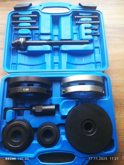 Narzędzie do demontażu i montażu łożysk kół