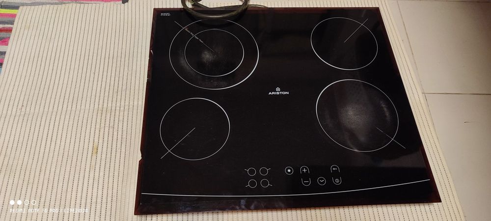 Placa vitrocerâmica Ariston