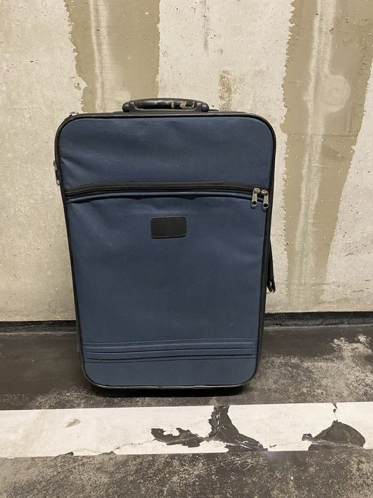 Walizka z uchwytem na kółkach 38x55 na 18 cm