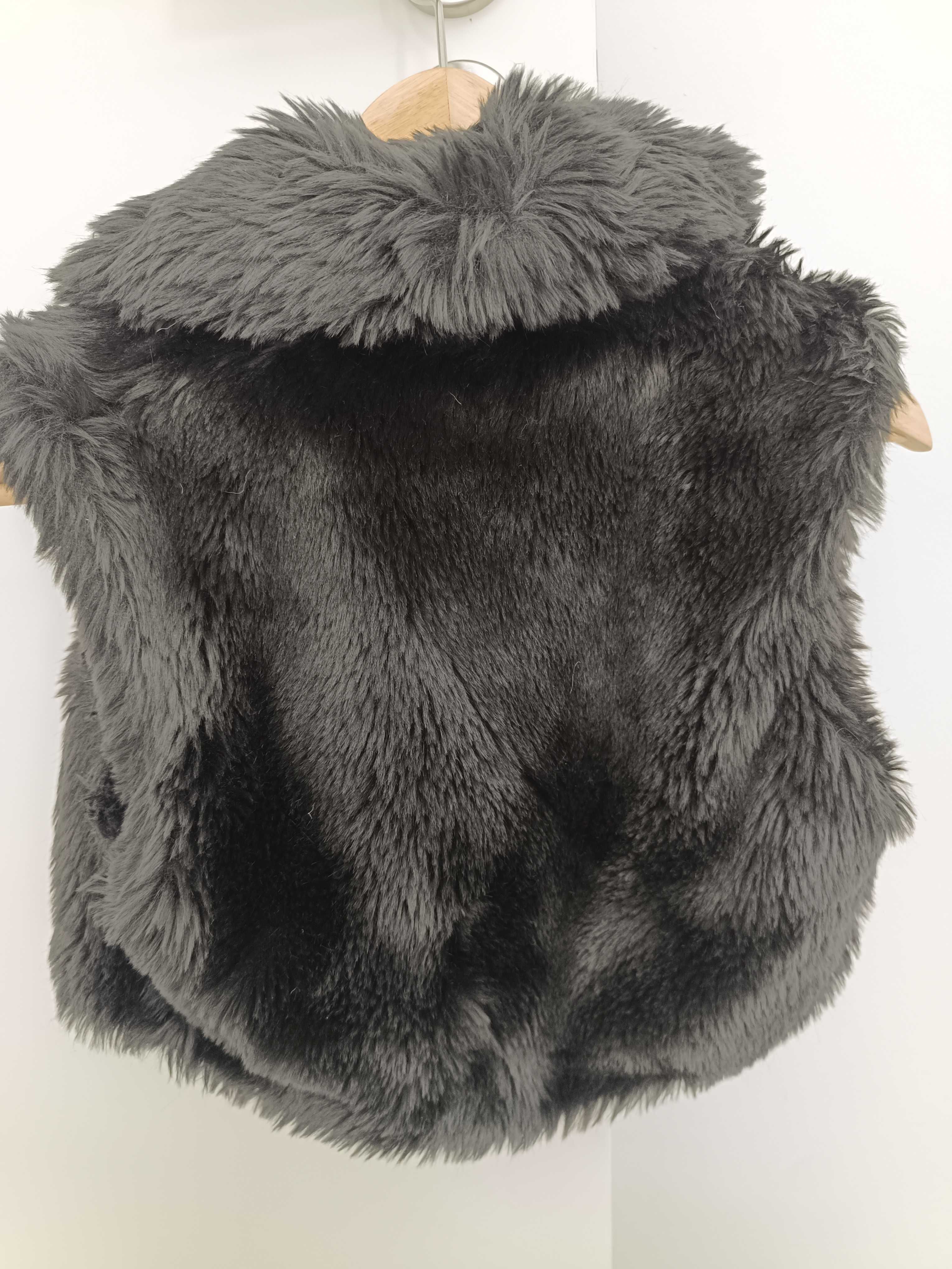 Bolero em pêlo sintético Stradivarius