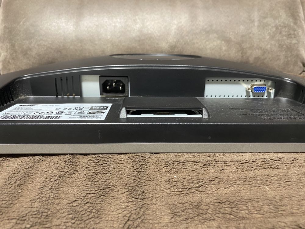 Монитор Samsung SyncMaster 943n