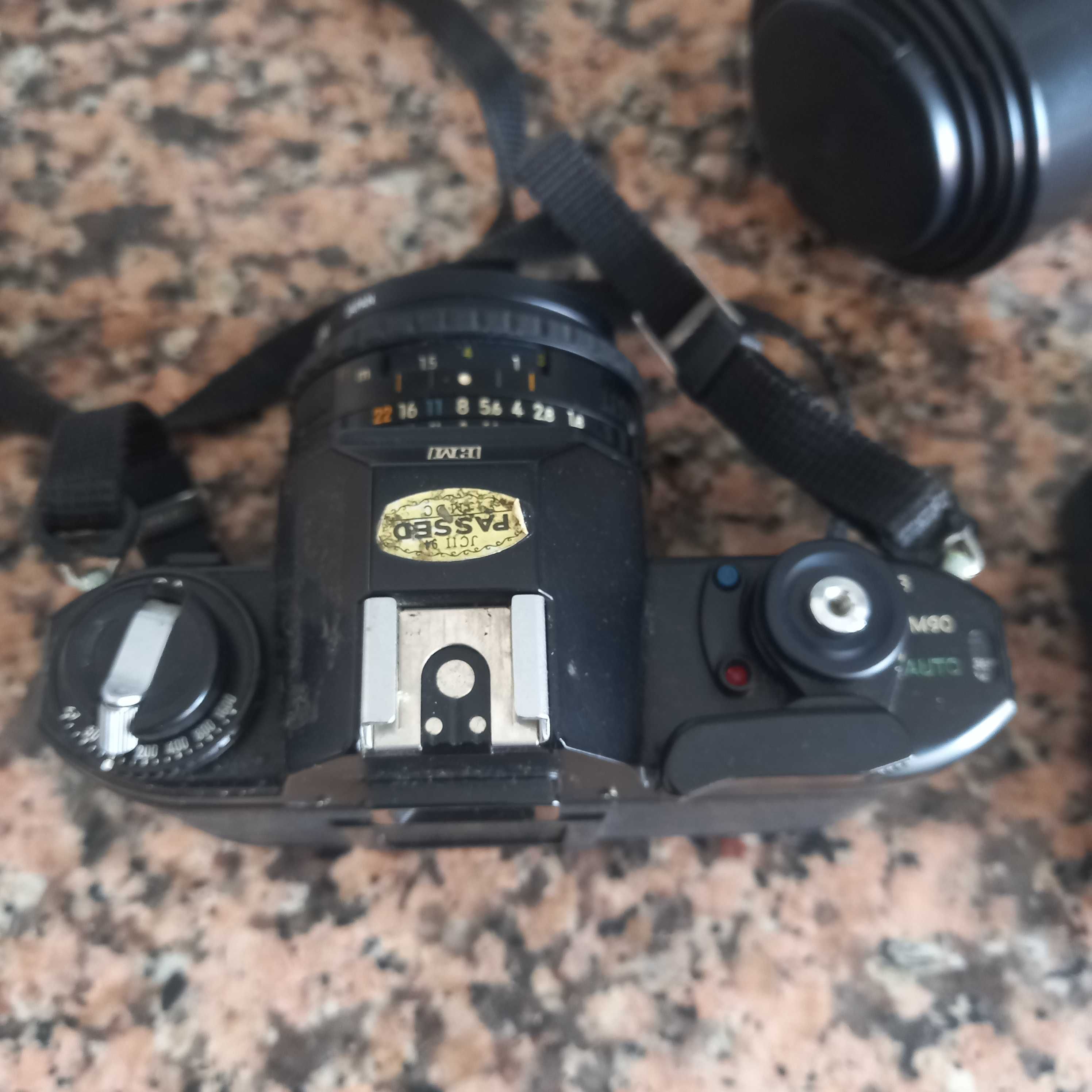 Maquina fotográfica Nikon com objectia, flash e bolsa de transporte
