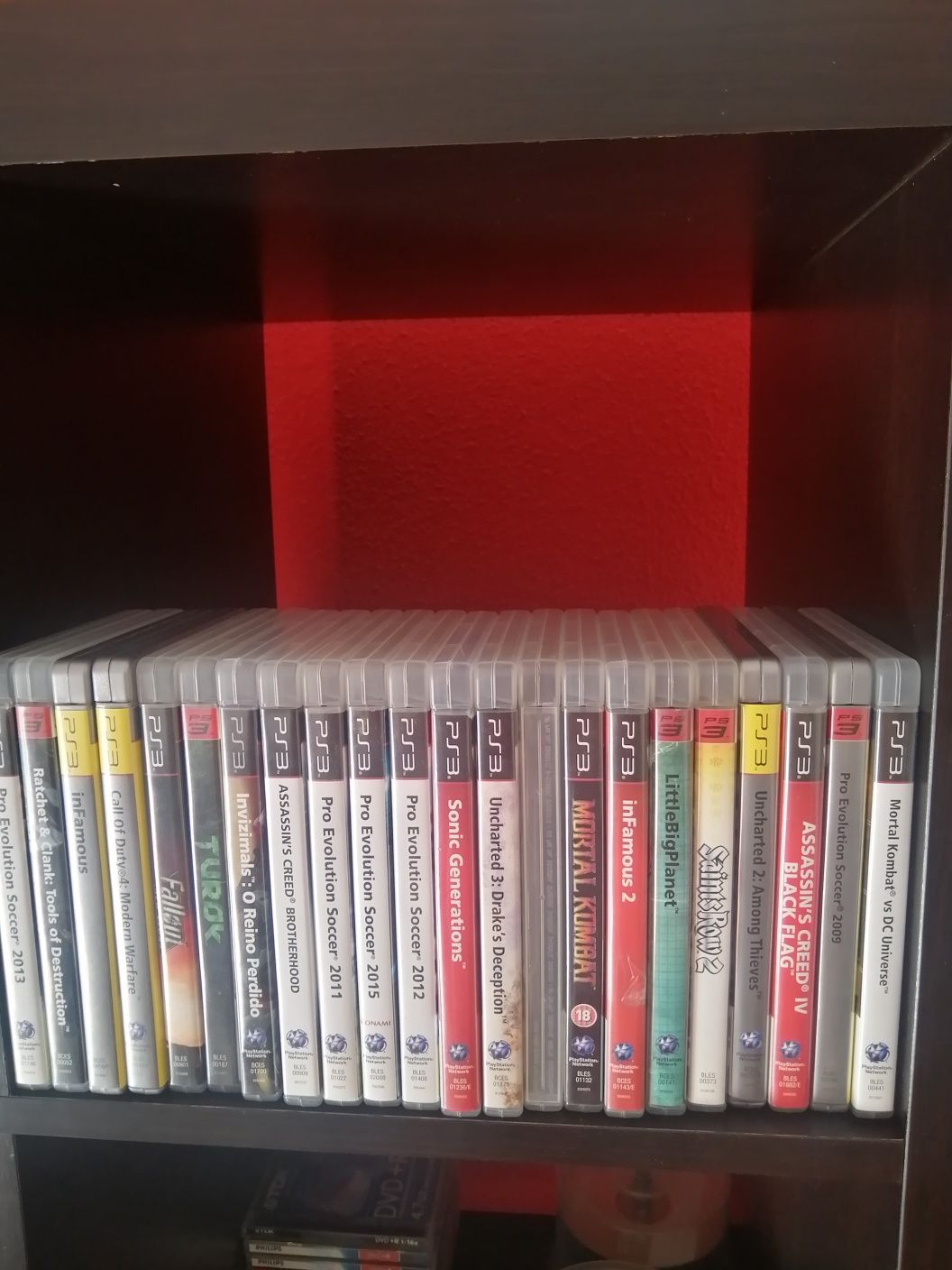 Vendo ps3 slim 120 gigas com 2 comandos 42 jogos