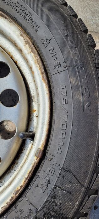 Koła 14 cali od bmw  .zimowe opony komplet 200 zł.