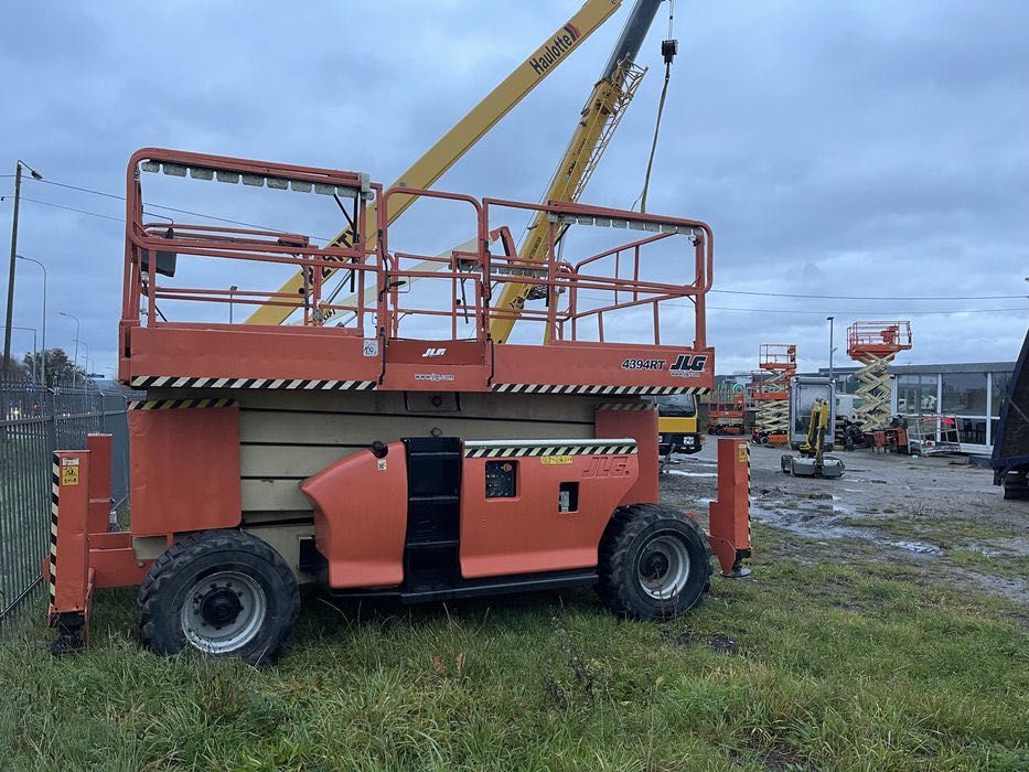 wynajem podnośnika nożycowego 15m 4x4 jlg 4394 rt