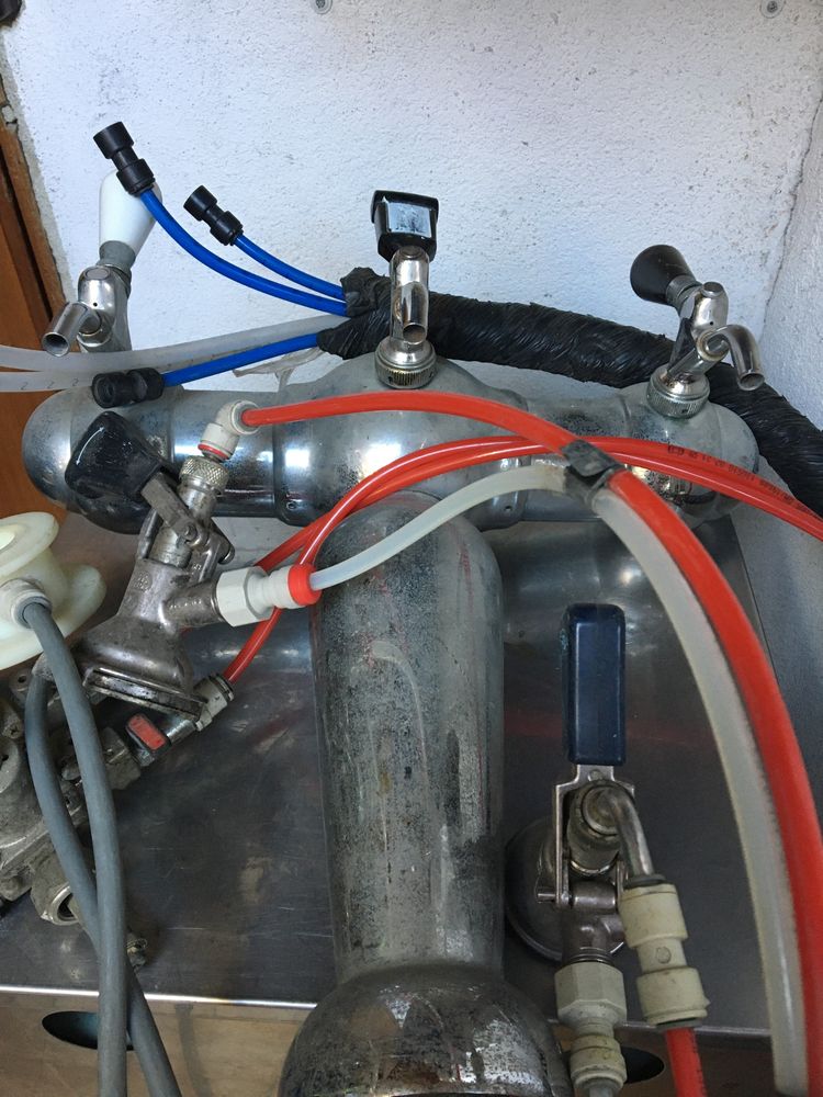 Maquina de imperial  com  torre 3 torneiras mais cilindro de co2 vazio