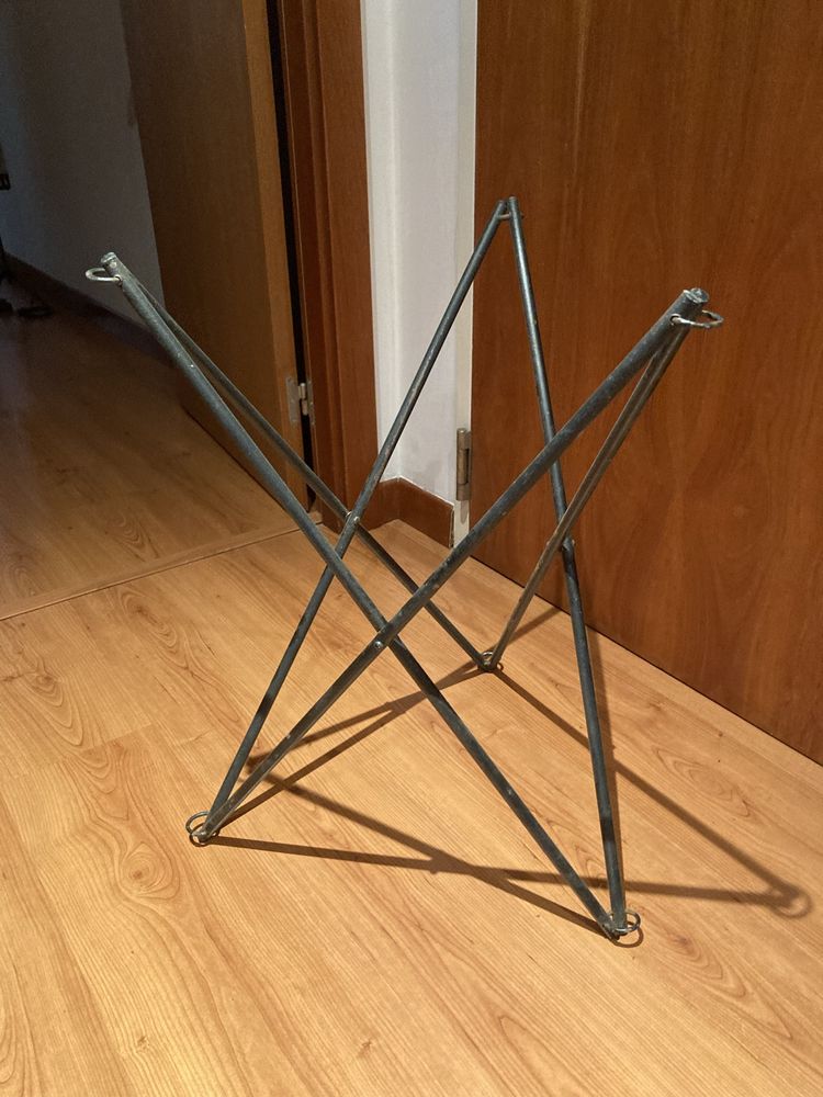 Suporte / tripe para mesa  em ferro ( antigo)