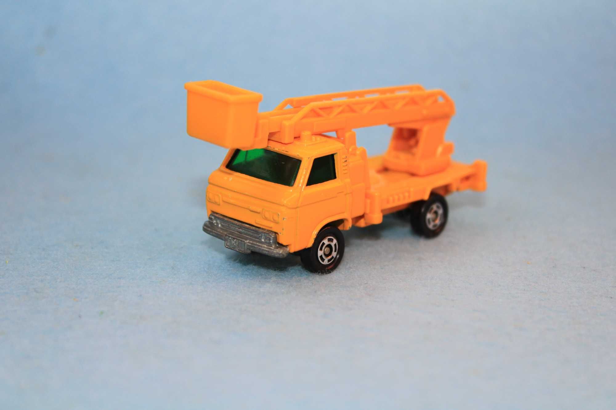 Miniatura antiga Tomica Nissan Caball