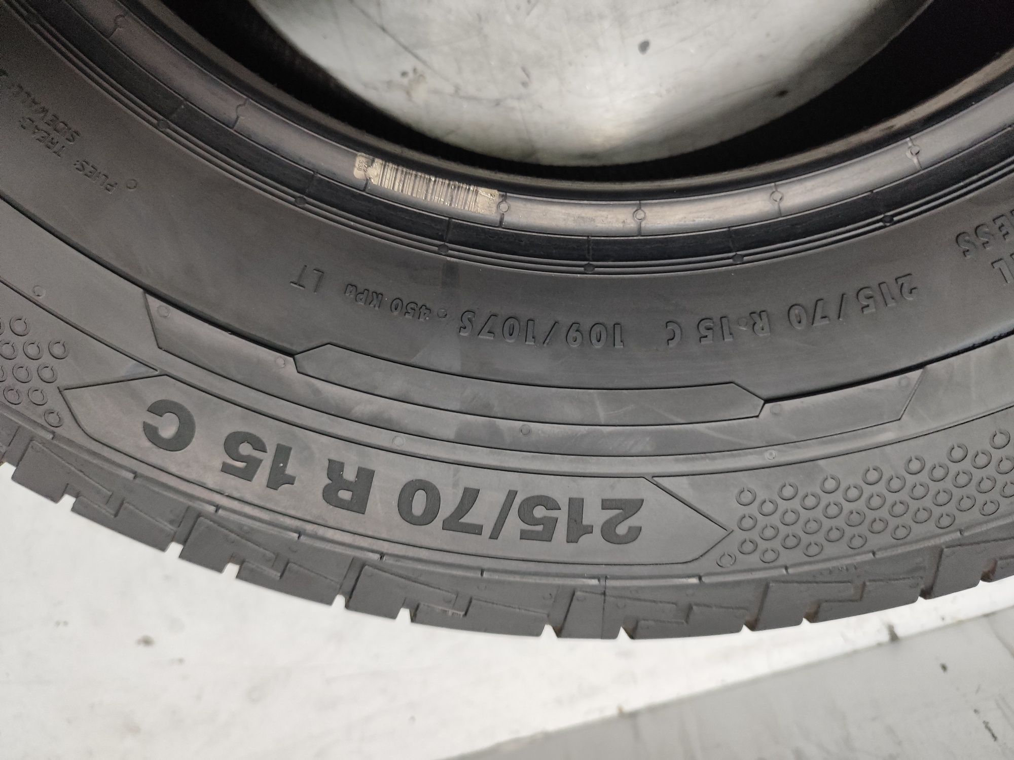 2 pneus semi novos 215/70R15C - Oferta dos portes