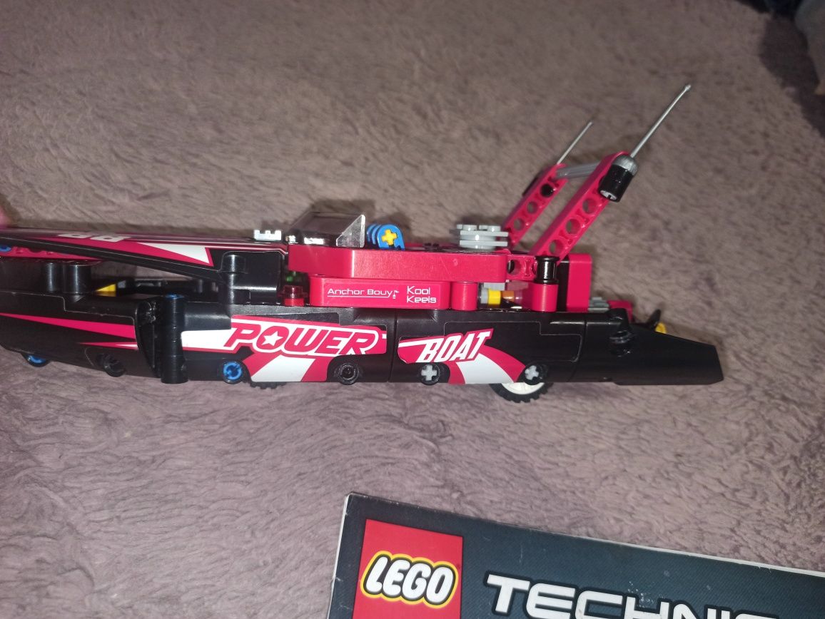 Lego technic 42089 motorówka