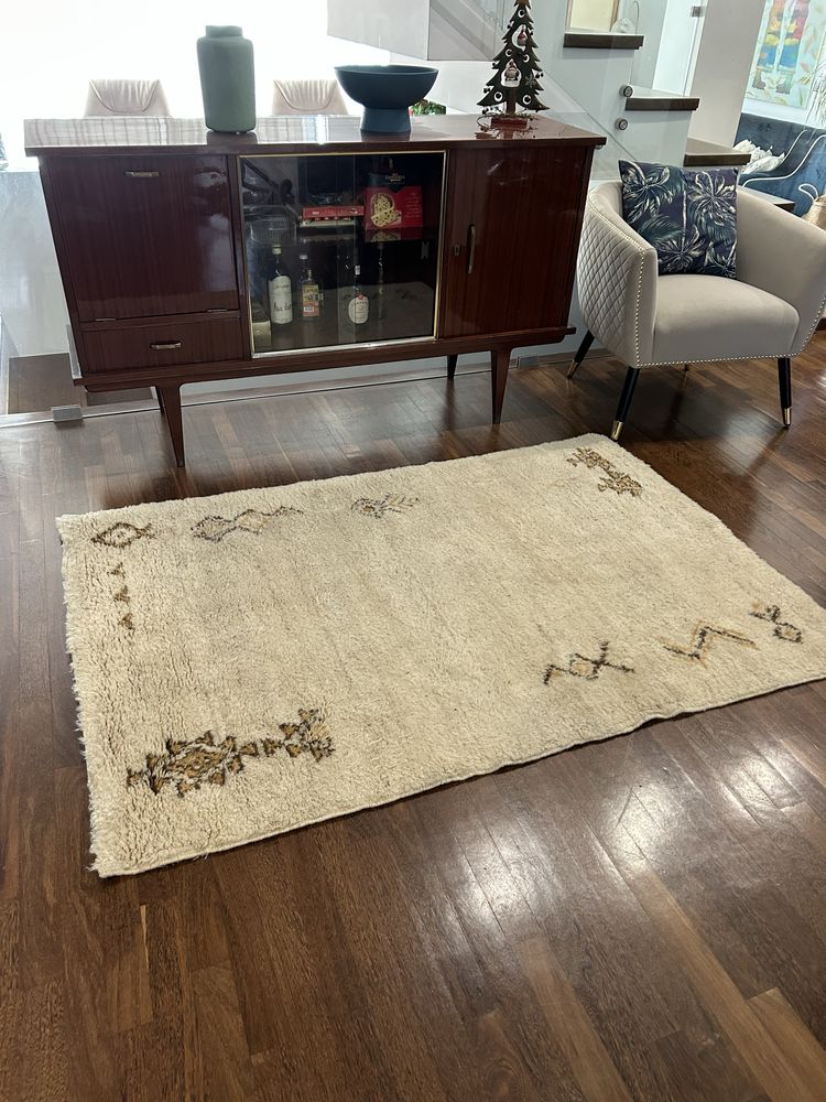 Tapete oriental, berber, feito à mao em pura lã. Lavado. 175x120
