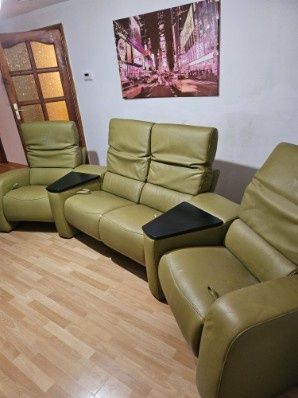 Kanapa Atrdeco oliwkowa skóra Eco z Niemiec  funkcja komfort  .