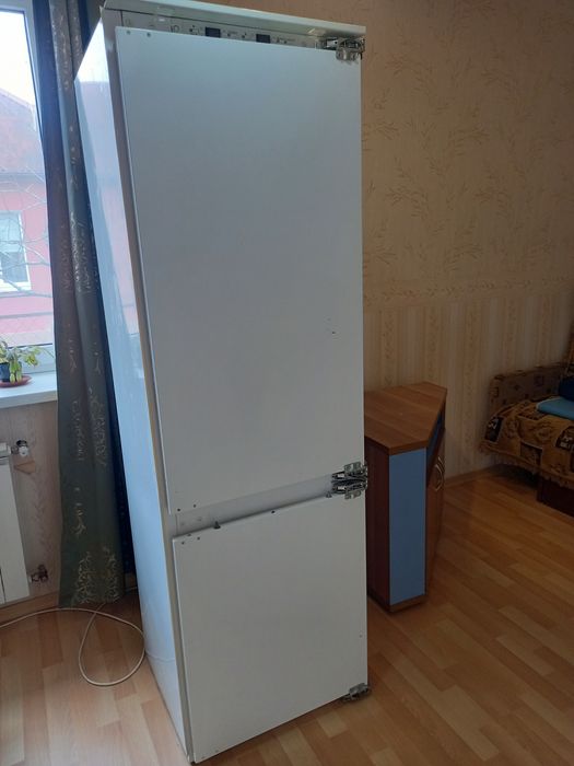 Холодильник встраиваемый AEG два компрессора, ул. Передовая