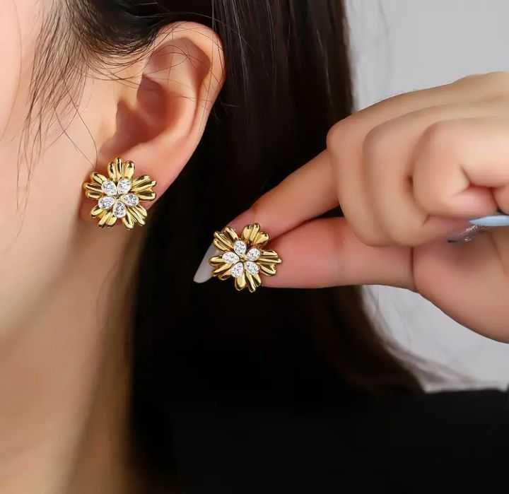 Brincos " Essência Floral " 
Semi jóias • Aço inoxidável