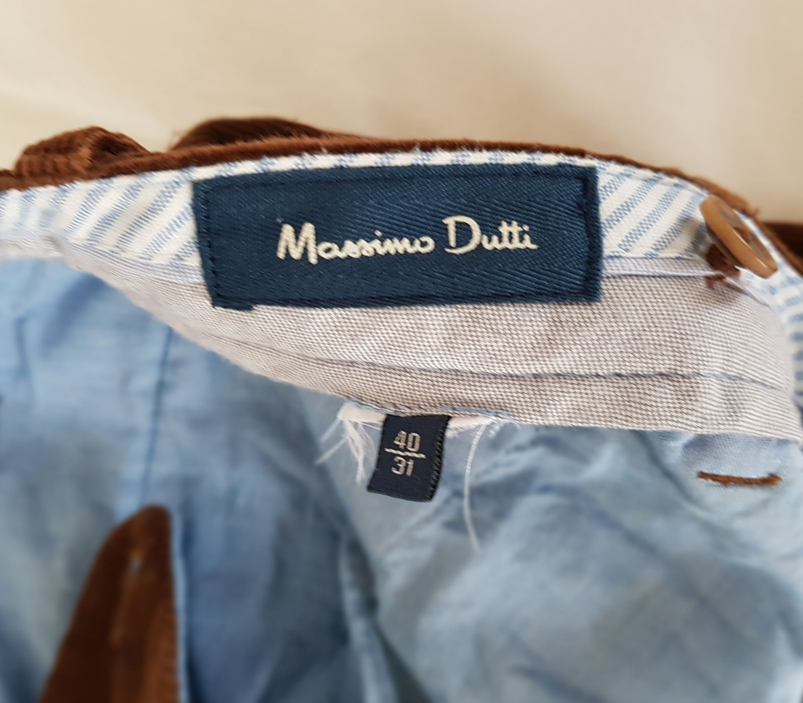 Calças em bombazina castanha da MASSIMO DUTTI