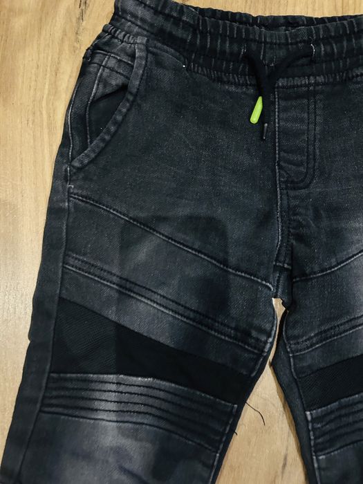 Sprzedam spodnie chłopięce , joggeryz miękkiego jeansu w rozmiarze 128