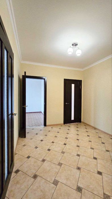 Продається 4-кімнатна квартира на вул. Земська, Сертифікат