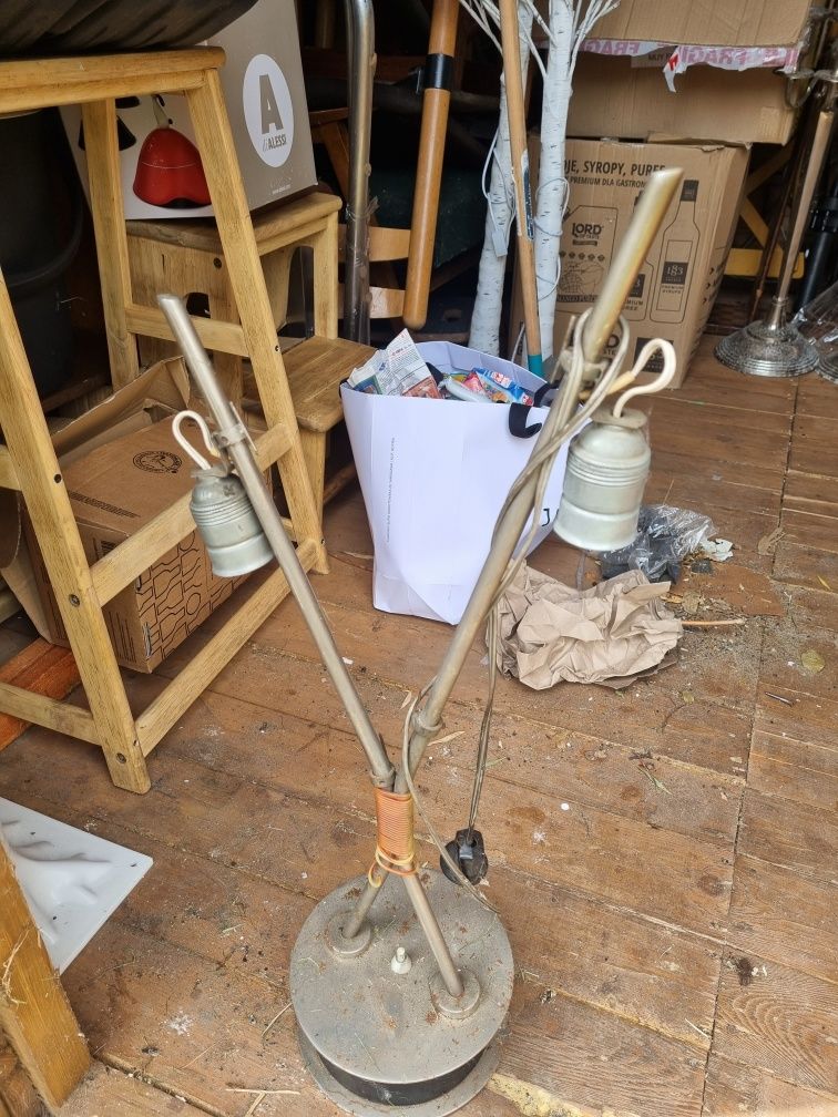 Lampa PRL podstawa oswietlenie