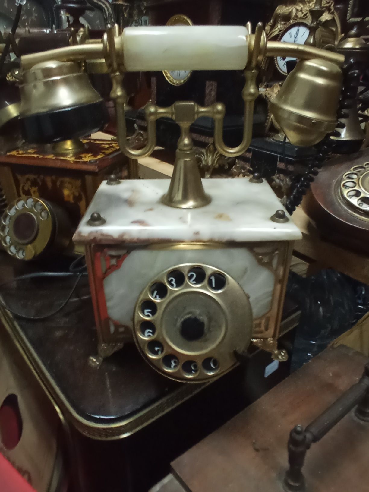 Bonita coleção de telefones. Todos a funcionar. preços,de 90 a 150.