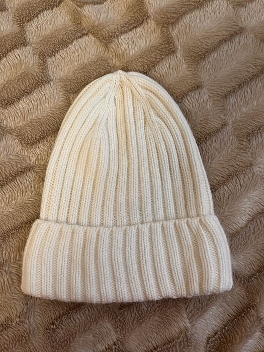 Жіноча шапка тепленька