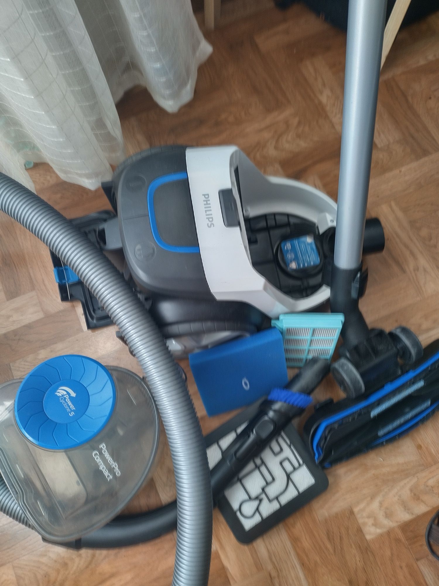 Пылесос безмешковый PHILIPS FC9332.