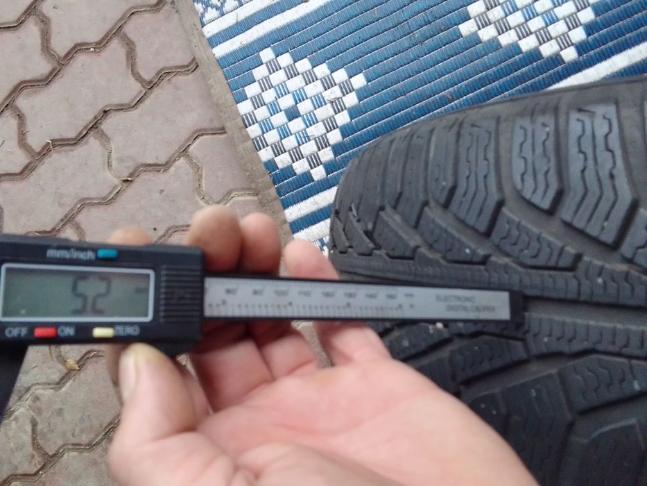 Opona zimowa 215/55r17 UNIROYAL 2020r