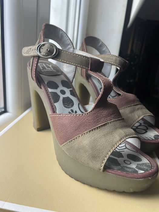 Sandalias fly london
