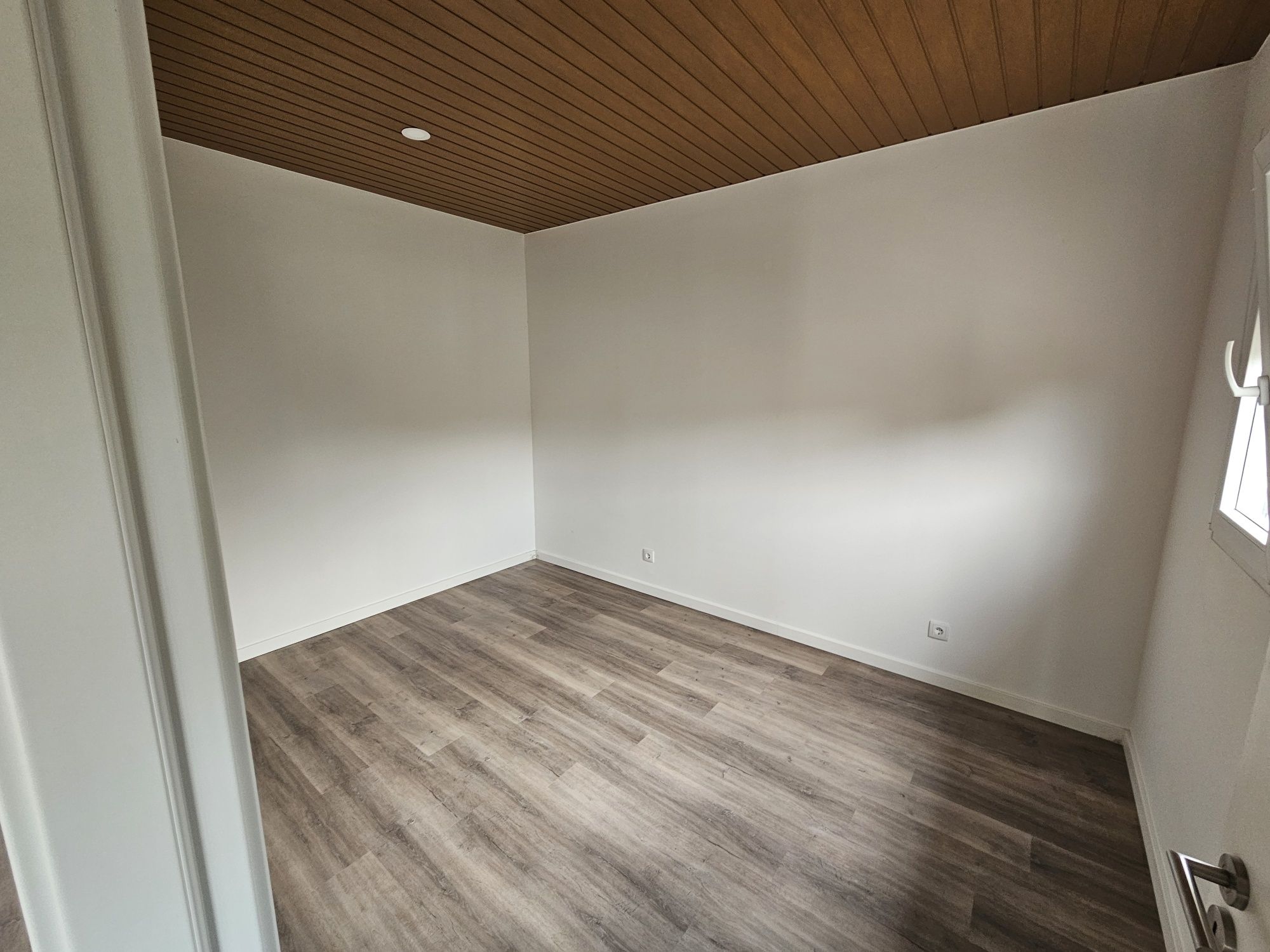 Casa T2 com quintal