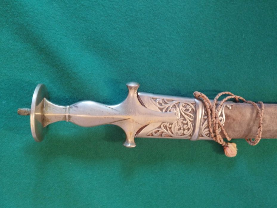 Sabre indiano Tulwar do século XX